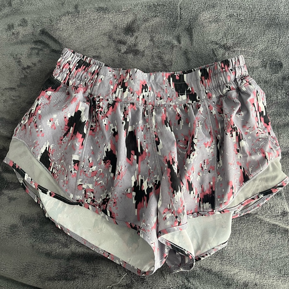 Lululemon Hotty Hot Shorts 2.5